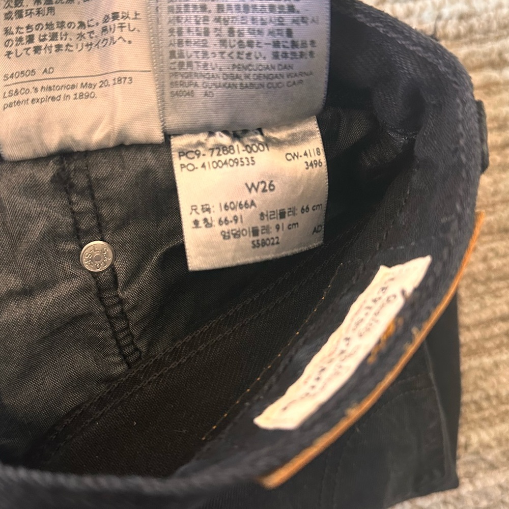 Levis High Rise Long Shorts - Picture 9 of 10